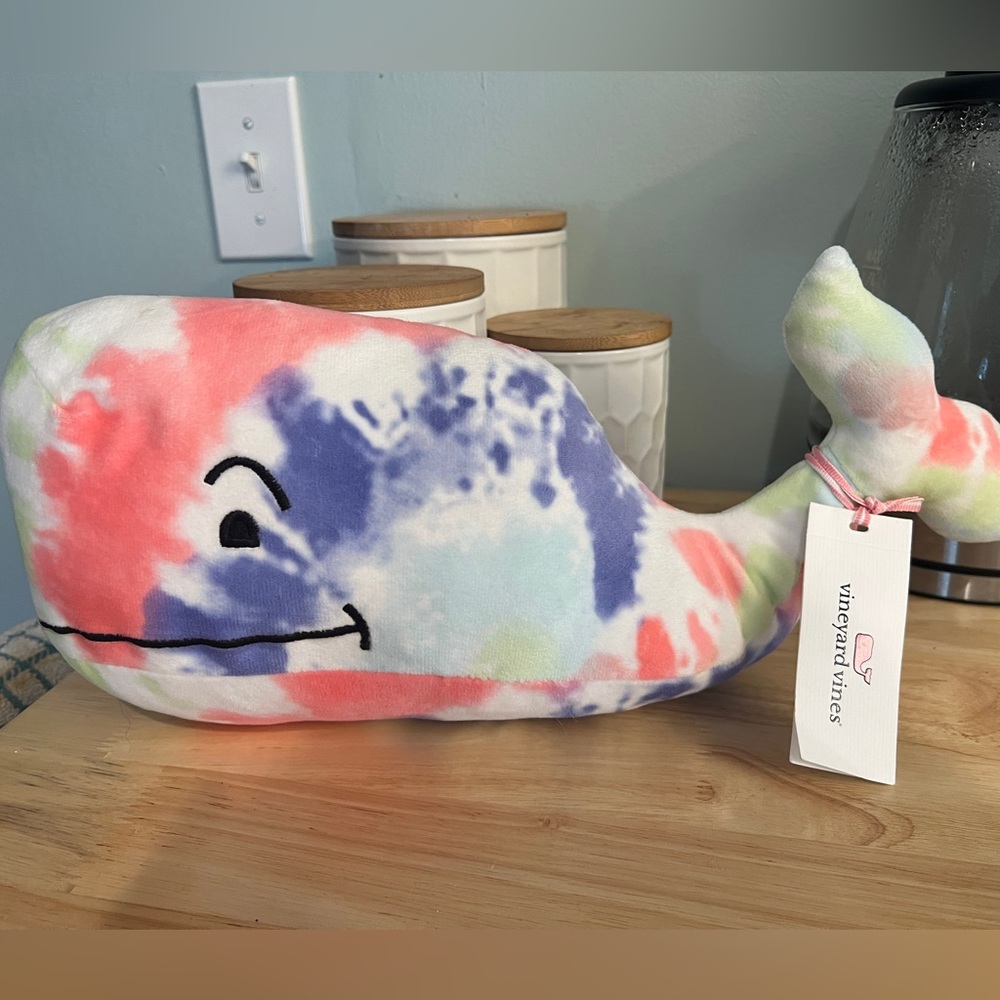Plush Vineyard Vines Whale